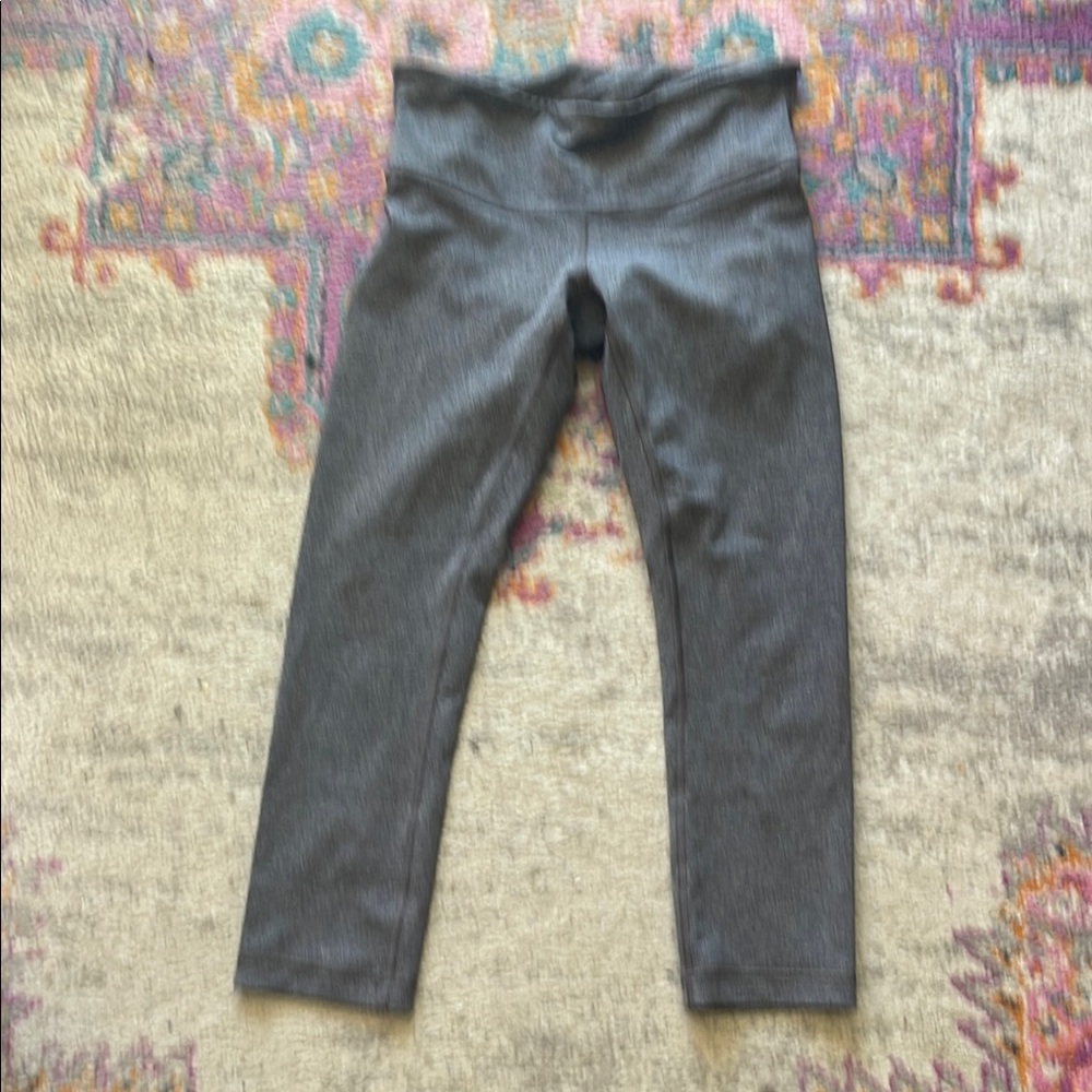 Lululemon cropped gray leggings size 4 good use condition no issues to know